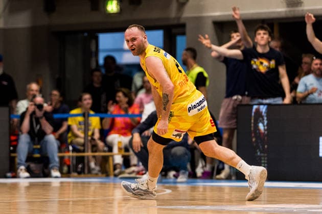 Barmer 2. Basketball Bundesliga ProA Playoffs Halbfinale Spiel 3, Phoenix Hagen - Eisbären Bremerhaven; 26.05.2026 Devin Schmidt (Phoenix Hagen, 8) jubelt nach erfolgreichem Dreier BARMER 2. Basketball Bundesliga ProA Playoffs Halbfinale Spiel 3, Phoenix Hagen - Eisbären Bremerhaven; Hagen, Ischelandhalle am 26.05.2026 Copyright: xBEAUTIFULxSPORTS Wunderlx
