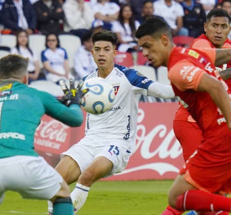 FBL LIBERTADORES LIGA VS ALWAYS READY Quito 26 de mayo del 2026. Liga Deportiva Universitaria recibe a Always Ready por una fecha mas de la Copa Libertadores en el estadio Gonzalo Pozo Ripalda. API DANIEL MOLINEROS Quito Pichincha Ecuador Copyright: xDanielxMolinerosx