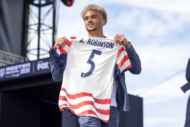 RECORD DATE NOT STATED U.S. Men™s national team, Nationalteam World Cup Roster Reveal Antonee Robinson player of the United States national team, during an event to announce the squad for the 2026 World Cup at Pier 17 in New York, United States, on Tuesday, May 26.(Foto: William Volcov Brazil Photo Press IMAGO) Sports NEW YORK NY United States Copyright: xWILLIAMxVOLCOVx