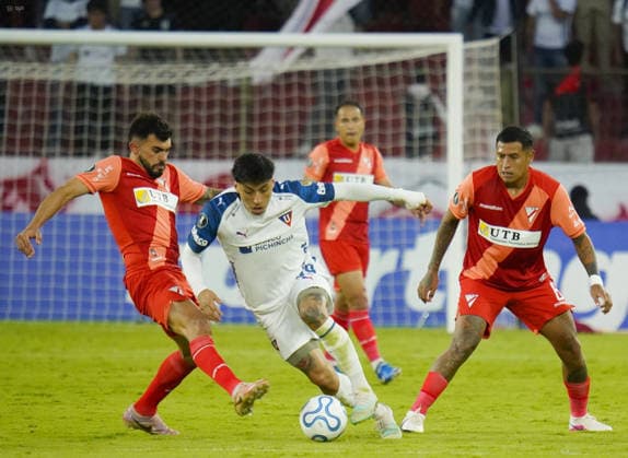 FBL LIBERTADORES LIGA VS ALWAYS READY Quito 26 de mayo del 2026. Liga Deportiva Universitaria recibe a Always Ready por una fecha mas de la Copa Libertadores en el estadio Gonzalo Pozo Ripalda. API DANIEL MOLINEROS Quito Pichincha Ecuador Copyright: xDanielxMolinerosx
