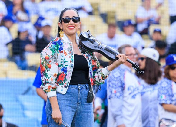 May 26, 2026, Los Angeles, California, USA: Suemy Gonazalez plays the national anthem on a violin before a regular season MLB, Baseball Herren, USA game between the Los Angeles Dodgers and the Colorado Rockies on Tuesday May 26, 2026 at Dodger Stadium in Los Angeles, California. Dodgers defeat Rockies, 15-6. JAVIER ROJAS PI Dodgers Defeat Rockies, 15-6 - ZUMAp124 20260526_zaa_p124_005 Copyright: xJavierxRojasx