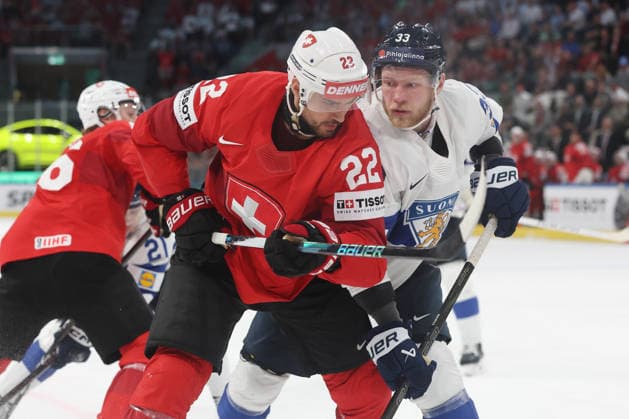 26.05.2026 Swiss Life Arena Zuerich , SCHWEIZ, Herren Eishockey IIHF World Championship, WM, Weltmeisterschaft Zurich 2026 Gruppe A SUI - FIN Nino Nierreiter (SUI) gegen Nikolas Matinpalo (FIN)