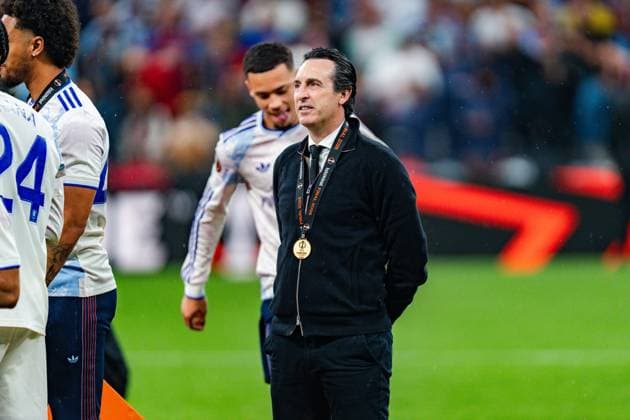 20.05.2026, SC Freiburg vs. Aston Villa, UEFA Europa League Finale, Final Matchday Unai Emery (Trainer) mit der Medaille Sieger Ehrung des Pokals Copyright: xBahhoxKarax