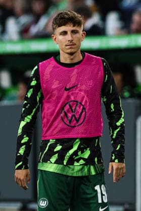Jesper Lindström (VfL Wolfsburg,19) beim Aufwärmen - Hinspiel Relegation 2026, 1. Fussball Bundesliga Saison 2025-2026 VfL Wolfsburg vs. SC Paderborn in der Volkswagen Arena in Wolfsburg - Fussball,Deutschland,Mann,Männer,21.05.2026