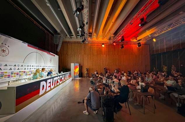 27.05.2026, Fussball DFB-Nationalmannschaft Deutschland, Trainingslager vor der WM, Auftakt-Pressekonferenz im Medienzentrum HALFTIME bei ADIDAS, in Herzogenaurach. AM Podium stellt Sportdirektor Trainer Julian Nagelsmann (Deutschland) und Sportdirektor Rudi Völler (Deutschland) den Fragen der Journalisten
