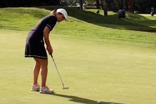 KITZBUEHEL, AUSTRIA - MAY 27: Rebensburg Viktoria (former german skiracer) putting with sceptic face at the Austrian Alpine Open presented by Kitzbuehel Tirol, DP World TOUR, ProAm on May 27, 2026 in Kitzbuehel, Austria. Tirol Austria Copyright: xPhotographer:xNilsxKoepkex