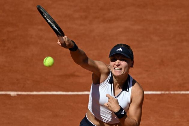 2026 French Open (Roland-Garros) - Day 4 PARIS, FRANCE - MAY 27: Yuliia Starodubtseva of Ukraine competes with Elena Rybakina of Kazakhstan (not seen) in the women s singles match on day 4 of the French Open tennis tournament on Court Suzanne-Lenglen at the Roland-Garros Complex in Paris, France on May 27, 2026. Burak Akbulut Anadolu Paris France. Editorial use only. Please get in touch for any other usage.  Copyright: x2026xAnadoluxBurakxAkbulutx
