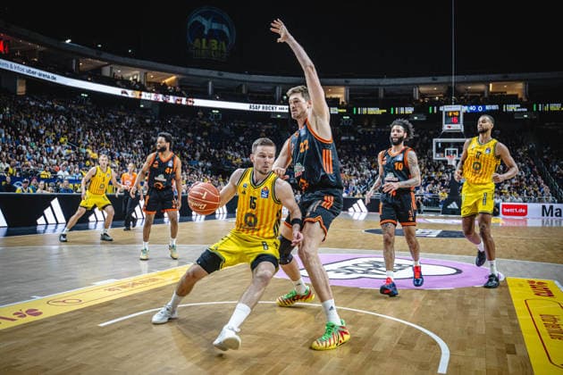 Basketball Berlin 27.05.2026 Saison 2025 2026 EasyCredit BBL 1. Bundesliga Männer, Herren Playoffs Viertelfinale Spiel 5 Alba Berlin - RASTA Vechta Martin Hermannsson (Alba Berlin, No.15) Tibor Pleiß (Vechta, No.22)