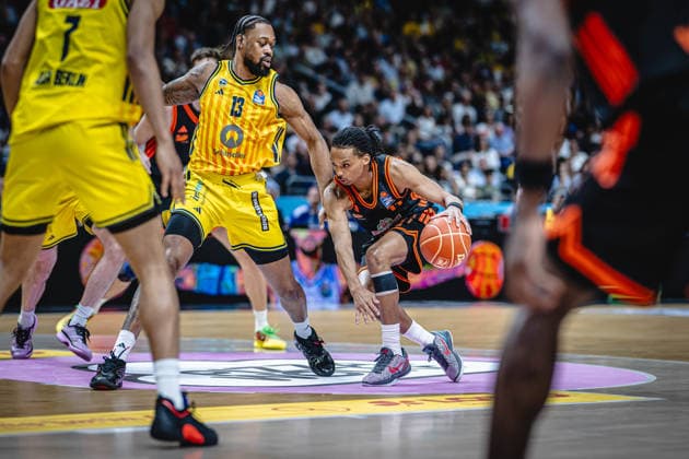 Basketball Berlin 27.05.2026 Saison 2025 2026 EasyCredit BBL 1. Bundesliga Männer, Herren Playoffs Viertelfinale Spiel 5 Alba Berlin - RASTA Vechta Alonzo Verge (Vechta, No.11) J wan Roberts (Alba Berlin, No.13)