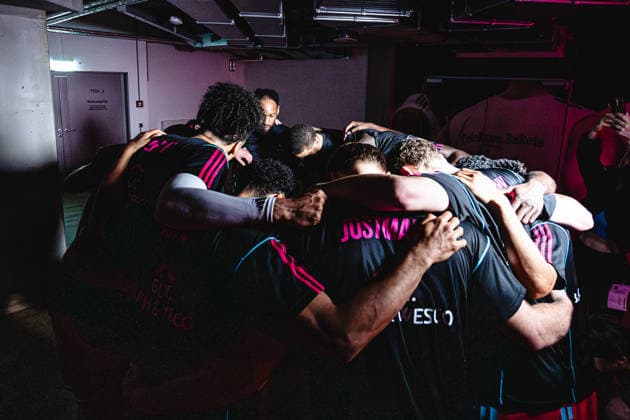 easyCredit Basketball Bundesliga, 5. Playoff-Viertelfinale: Telekom Baskets Bonn vs. Fitness First Baskets Würzburg, 27.05.2026 Bonner Huddle kurz vor dem Einlauf - easyCredit Basketball Bundesliga, 5. Playoff-Viertelfinale: Telekom Baskets Bonn vs. Fitness First Baskets Würzburg, 27.05.2026, Telekom Dome Bonn Copyright: xBEAUTIFULxSPORTS Derixx
