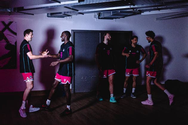 easyCredit Basketball Bundesliga, 5. Playoff-Viertelfinale: Telekom Baskets Bonn vs. Fitness First Baskets Würzburg, 27.05.2026 Kurz vor dem Einlauf der Bonner - easyCredit Basketball Bundesliga, 5. Playoff-Viertelfinale: Telekom Baskets Bonn vs. Fitness First Baskets Würzburg, 27.05.2026, Telekom Dome Bonn Copyright: xBEAUTIFULxSPORTS Derixx