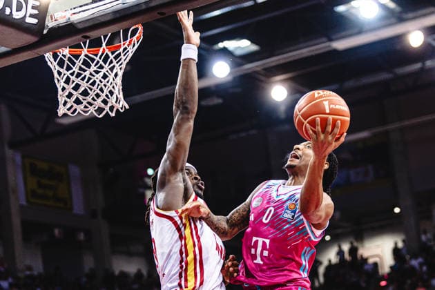 easyCredit Basketball Bundesliga, 5. Playoff-Viertelfinale: Telekom Baskets Bonn vs. Fitness First Baskets Würzburg, 27.05.2026 Jalen Finch (Telekom Baskets Bonn 0) und Charles Thompson (Würzburg 32) - easyCredit Basketball Bundesliga, 5. Playoff-Viertelfinale: Telekom Baskets Bonn vs. Fitness First Baskets Würzburg, 27.05.2026, Telekom Dome Bonn Copyright: xBEAUTIFULxSPORTS Derixx