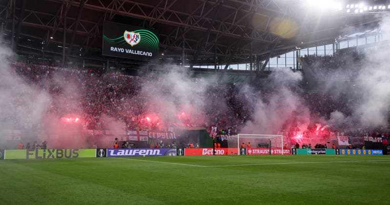 Crystal Palace - Rayo Vallecano Finale Conference League Leipzig, 27.05.2026, Leipzig Stadium, Fussball, Final UEFA Conference League , Crystal Palace FC (ENG) vs. Rayo Vallecano de Madrid (ESP) , Im Bild: Fans von Crystal Palace , Nur zur redaktionellen Nutzung. Only editorial use. , Mit den abgebildeten Person (en) gibt es kein Model Release Einverständniserklärung. PICTURE POINT übernimmt keine Haftung bei Verletzung der Persönlichkeitsrechte. , UEFA regulations prohibit any use of photographs as image sequences and or quasi-video. ,
