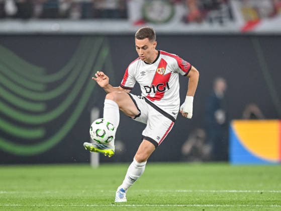 Jorge De Frutos (Rayo Vallecano) controls the Ball during the UEFA Conference League Final 2026 match between Crystal Palace FC and Rayo Vallecano de Madrid at Football Arena Leipzig on May 27, 2026 in Leipzig, Germany. (Photo by Harry Langer DeFodi Images) -