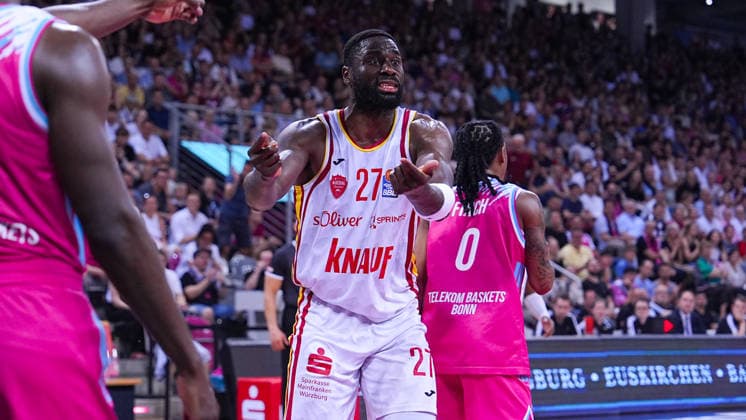 27.05.2026, xydrx, Basketball, easyCredit Basketball Bundesliga, Playoffs, Viertelfinale Spiel 5, Telekom Baskets Bonn - Fitness First Würzburg Baskets, Telekom Dome Bonn: Eddy Edigin Jr (Fitness First Wuerzburg Baskets, 27) gestikulierend Copyright: HMBxMedia YannisxDreimann