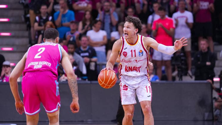 27.05.2026, xydrx, Basketball, easyCredit Basketball Bundesliga, Playoffs, Viertelfinale Spiel 5, Telekom Baskets Bonn - Fitness First Würzburg Baskets, Telekom Dome Bonn: Alijah Comithier (Telekom Baskets Bonn, 2) Brae Ivey (Fitness First Wuerzburg Baskets, 11) Copyright: HMBxMedia YannisxDreimann