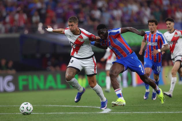 27.05.2026, xtgx, Fussball UEFA Conference League Finale 2026, Crystal Palace - Rayo Vallecano v.l. Yeremy Pino (Crystal Palace) Florian Lejeune (Rayo Vallecano) Ismaila Sarr (Crystal Palace) Zweikampf, Aktion, action, battle for the ball (UEFA REGULATIONS PROHIBIT ANY USE OF PHOTOGRAPHS as IMAGE SEQUENCES and or QUASI-VIDEO) Red Bull Arena