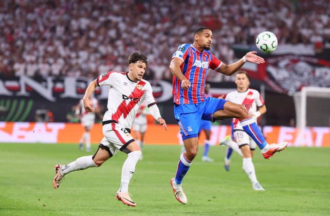 Crystal Palace - Rayo Vallecano Finale Conference League Leipzig, 27.05.2026, Leipzig Stadium, Fussball, Final UEFA Conference League , Crystal Palace FC (ENG) vs. Rayo Vallecano de Madrid (ESP) , Im Bild von links: Andrei Ratiu ( 2, Vallecano) und Maxence Lacroix (5, Palace) , Nur zur redaktionellen Nutzung. Only editorial use. , UEFA regulations prohibit any use of photographs as image sequences and or quasi-video. ,