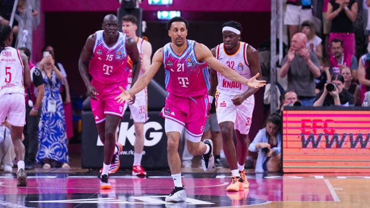 27.05.2026, xydrx, Basketball, easyCredit Basketball Bundesliga, Playoffs, Viertelfinale Spiel 5, Telekom Baskets Bonn - Fitness First Würzburg Baskets, Telekom Dome Bonn: Joel Aminu (Telekom Baskets Bonn, 21) jubelnd Copyright: HMBxMedia YannisxDreimann