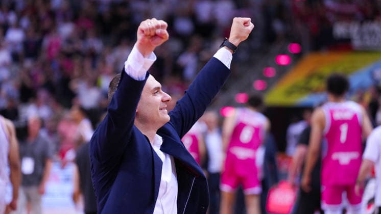 27.05.2026, xydrx, Basketball, easyCredit Basketball Bundesliga, Playoffs, Viertelfinale Spiel 5, Telekom Baskets Bonn - Fitness First Würzburg Baskets, Telekom Dome Bonn: Marko Stankovic (Cheftrainer Telekom Baskets Bonn) bejubelt den Sieg Copyright: HMBxMedia YannisxDreimann