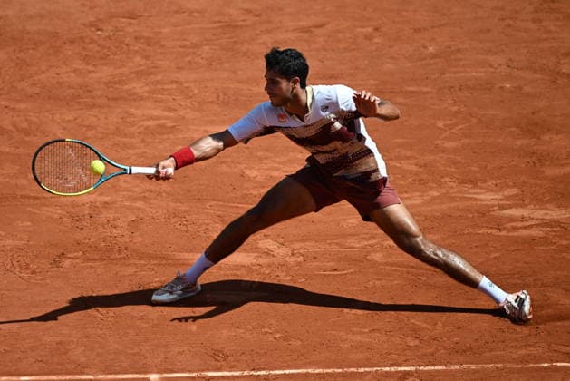 2026 French Open (Roland-Garros) - Day 5 PARIS, FRANCE - MAY 28: Adolfo Daniel Vallejo of Paraguay competes against Moise Kouame (not seen) of France during the men s singles second round on day five of the 2026 French Open in Paris, France on May 28, 2026. Burak Akbulut Anadolu Paris France. Editorial use only. Please get in touch for any other usage.  Copyright: x2026xAnadoluxBurakxAkbulutx
