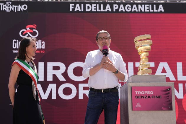 Francesco Moser e Gilberto Simoni during Stage 18 of the Giro d™Italia, from Fai della Paganella to Pieve di Soligo, Italy - Thursday May 28, 2026.  Copyright: xMassimoxPaolonex xLaPressex