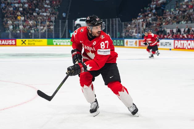FRIBOURG, FRIBOURG - MAY 28: Sidney Crosby of Canada during the 2026 IIHF World Championship, WM, Weltmeisterschaft quarterfinal match between Canada and the United States at BCF Arena on May 28, 2026 in Fribourg, Fribourg, Switzerland. Copyright: xLivioxBaeriswylx xSPPx Sportspressphoto_SPR156134