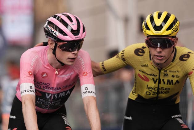 Italy™s Davide Piganzoli of Team Visma Lease A Bike and Denmark™s Jonas Vingegaard Hansen of Team Visma Lease A Bike (Pink jersey) on the finish line during Stage 18 of the Giro d™Italia, from Fai della Paganella to Pieve di Soligo, Italy - Thursday May 28, 2026.  Copyright: xMassimoxPaolonex xLaPressex