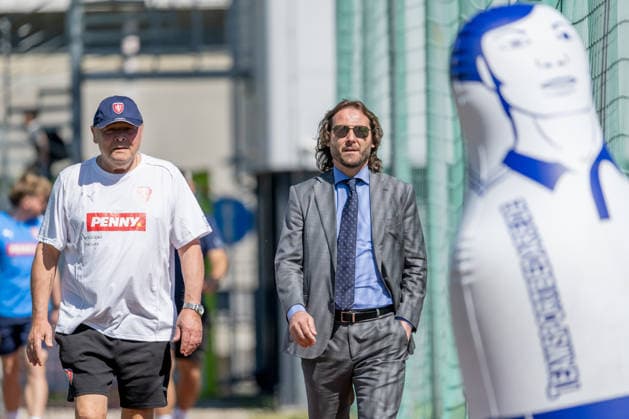 From left Czech coach Miroslav Koubek and Czech national soccer team general manager Pavel Nedved attend the Czech national football team training session prior to 2026 FIFA World Cup, WM, Weltmeisterschaft, Fussball on May 28, 2026, Prague, Czech Republic. (CTKxPhoto OndrejxDeml) CTKPhotoP2026052807479  CTKPhotoP2026052807479