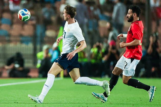 EGYPT, CAIRO - MAY 28, 2026: Russia s Anton Miranchuk (L) and Egypt s Mohanad Lasheen fight for the ball in a friendly football match between Egypt and Russia at the Cairo International Stadium. Peter Kovalev TASS  93143630