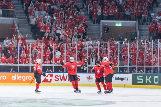 28 05 2026, Zurich, Swiss Life Arena, Ice hockey, Eishockey World Championships: Switzerland - Sweden, Torjubel zum 1:1 fuer die Schweiz Zurich Swiss Life Arena Zurich Switzerland Copyright: xJustPictures.ch StefanxEmchx jp-de-StEm-DSC0029520260528