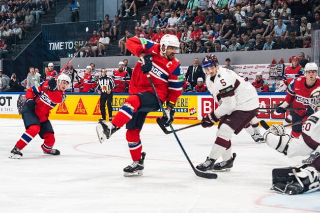 FRIBOURG, FRIBOURG - MAY 28: Tinus Luc Koblar of Norway celebrates with teammates after scoring the opening goal during the 2026 IIHF World Championship, WM, Weltmeisterschaft match between Norway and Latvia at BCF Arena on May 28, 2026 in Fribourg, Fribourg, Switzerland. Copyright: xLivioxBaeriswylx xSPPx Sportspressphoto_SPR156338