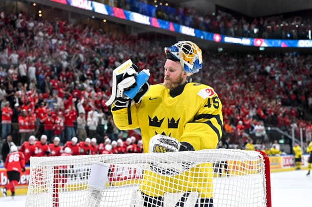 ZURICH, SWITZERLAND - MAY 28: goalkeeper Magnus Hellberg of Sweden disappointed after giving up a goal during the 2026 IIHF Ice hockey, Eishockey World Championship, WM, Weltmeisterschaft Switzerland game between Switzerland and Sweden at Swiss Life Arena on May 28, 2026 in Zurich, Zurich. Zurich Swiss Life Arena Zurich Switzerland Copyright: xJustPictures.ch AndreaxBrancax jp-en-EuSpIm-JP7_ANB_FinCze_28052026_2481