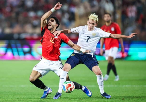 EGYPT, CAIRO - MAY 28, 2026: Egypt s Omar Marmoush (L) and Russia s Alexei Batrakov fight for the ball in a friendly football match between Egypt and Russia at the Cairo International Stadium. Peter Kovalev TASS  93146143