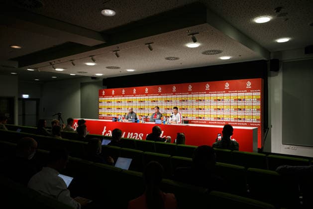 Robert Lewandowski and Jerzy Urban seen during official press conference, PK, Pressekonferenz of Poland National Football Team (Ernest Kolodziej Ball Raw Images) Wroclaw Tarczynski Arena Poland Copyright: xErnestxKolodziejx ernestkolodziej_poland_conference_2526_MGM9758