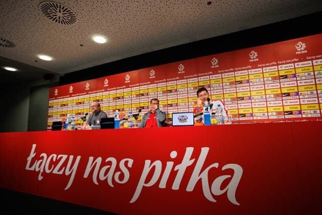 Robert Lewandowski and Jerzy Urban seen during official press conference, PK, Pressekonferenz of Poland National Football Team (Ernest Kolodziej Ball Raw Images) Wroclaw Tarczynski Arena Poland Copyright: xErnestxKolodziejx ernestkolodziej_poland_conference_2526_OL_4121