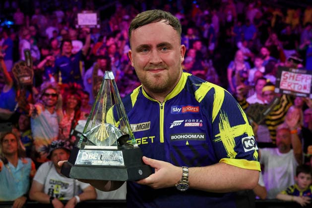 2026 BetMGM Premier League Darts, Final, London Luke Littler lifts the trophy after winning the 2026 BetMGM Premier League Darts Final at The O2 Arena, London, England on 28 May 2026 Credit: Ian Stephen Every Second Media Editorial use only. All images are copyright Every Second Media Limited. No images may be reproduced without prior permission. Copyright: xIMAGO EveryxSecondxMediax ESM-2016-0030 IanxStephenx xEveryxSecondxMediax