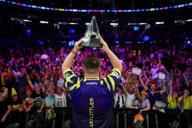 2026 BetMGM Premier League Darts, Final, London Luke Littler lifts the trophy after winning the 2026 BetMGM Premier League Darts Final at The O2 Arena, London, England on 28 May 2026 Credit: Ian Stephen Every Second Media Editorial use only. All images are copyright Every Second Media Limited. No images may be reproduced without prior permission. Copyright: xIMAGO EveryxSecondxMediax ESM-2016-0032 IanxStephenx xEveryxSecondxMediax