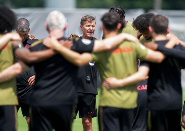 May 28, 2026, Charlotte, Nc, UNITED STATES: Jesse Marsh, centre, Canada s national soccer head coach speaks to his team in a huddle during team Canada World Cup roster selection camp in Charlotte, NC on Thursday, May 28, 2026. Canada News - May 28, 2026 - ZUMAc35_ 20260528_zaf_c35_091 Copyright: xNathanxDenettex