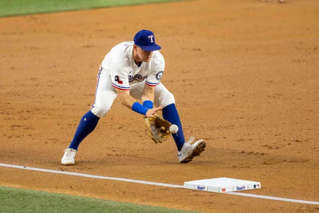 May 28, 2026, Arlington, Texas, USA: Texas Rangers third baseman JOSH JUNG (6) field a ground ball during a MLB, Baseball Herren, USA game between the Houston Astros and Texas Rangers at Globe Life Field. Houston wins 5-1. MLB 2026: Houston 5:1 Texas  - ZUMAf180 20260528_zsp_f180_010 Copyright: xMarkxFannx