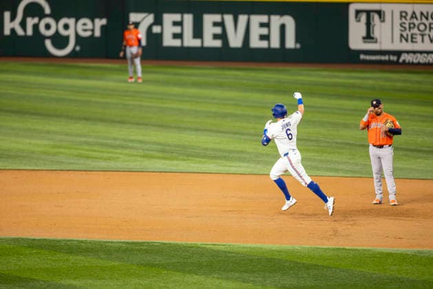 May 28, 2026, Arlington, Texas, USA: Texas Rangers third baseman JOSH JUNG (6) celebrates a homerun during a MLB, Baseball Herren, USA game between the Houston Astros and Texas Rangers at Globe Life Field. Houston wins 5-1. MLB 2026: Houston 5:1 Texas  - ZUMAf180 20260528_zsp_f180_015 Copyright: xMarkxFannx