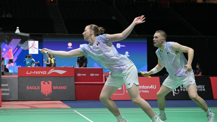 (260529) -- SINGAPORE, May 29, 2026 -- Thom Gicquel Delphine Delrue (L) compete during the mixed doubles round of 16 match between Gao Jiaxuan Wei Yaxin of China and Thom Gicquel Delphine Delrue of France at the Singapore Badminton Open 2026 in Singapore, May 28, 2026. (Photo by Xinhua) (SP)SINGAPORE-BADMINTON-SINGAPORE OPEN-MIXED DOUBLES ThenxChihxWey 