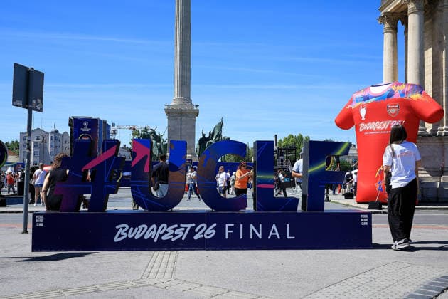Arsenal Paris Saint Germain Fan Park Fan Park ahead of the Champions League Final between Arsenal and Paris Saint Germain at Heroes Square, Budapest, Hungary on 29 May 2026. Budapest Heroes Square Hungary Editorial use only , Copyright: xChrisxFoxwellx PSI-24346-0017