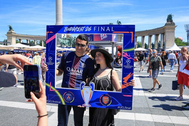 Arsenal Paris Saint Germain Fan Park Paris Saint-Germain Fans ahead of the Champions League Final between Arsenal and Paris Saint Germain at Heroes Square, Budapest, Hungary on 29 May 2026. Budapest Heroes Square Hungary Editorial use only , Copyright: xChrisxFoxwellx PSI-24346-0019