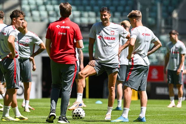 29.05.2026 Wroclaw Trening reprezentacji Polski w pilce noÅ¼nej - Poland national football team training session during the national camp. Persons shown: Oskar Pietuszewski Robert Lewandowski fot. Antoni Dec Arena Akcji NEWSPIX.PL --- newspix.pl 