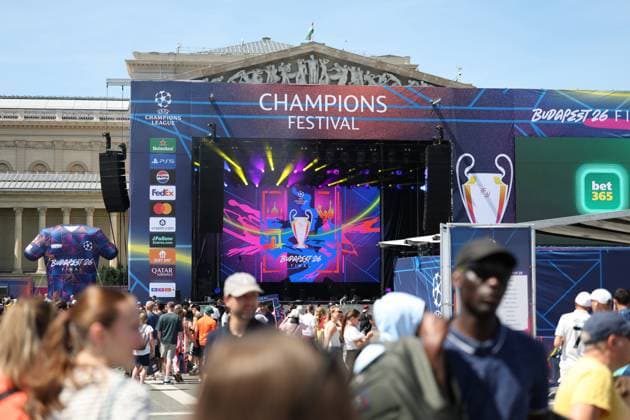 30.05.2026 - SOCCER - 2025-2026 UEFA Champions League final , Paris vs Arsenal Supporters gathered inside the fan zone ahead of the 2025-2026 UEFA Champions League Final between Paris and Arsenal, enjoying the pre match atmosphere before kickoff in Budapest Budapest Puskas Arena ,Budapest Puskas Arena Hungary