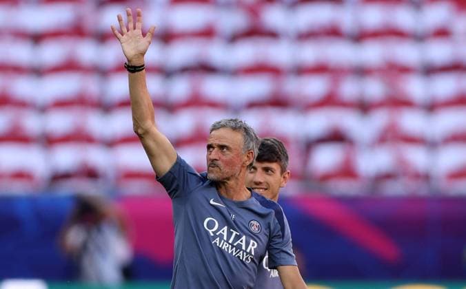 Paris Saint-Germain manager Luis Enrique waves during training Paris Saint-Germain Training Session, UEFA Champions League, Final, Football, Puskas Arena, Budapest, Hungary - 29 May 2026Budapest Puskas Arena Hungary EDITORIAL USE ONLY No use with unauthorised audio, video, data, fixture lists, club league logos or live services. Online in-match use limited to 120 images, no video emulation. No use in betting, games or single club league player publications. Copyright: xKieranxMcManus Shutterstockx 16898279aa