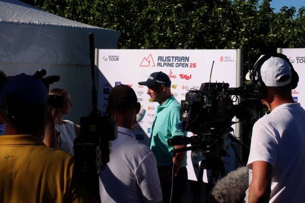 KITZBUEHEL, AUSTRIA - MAY 29: Local Hero STRAKA, Sepp (AUT) with the full media interest at the Austrian Alpine Open presented by Kitzbuehel Tirol, DP World TOUR, Round 2 on May 29, 2026 in Kitzbuehel, Austria.DP World Tour Austrian Alpine Open, Kitzbuehel, 29.05.2026 Tirol Austria Copyright: xPhotographer:xNilsxKoepkex