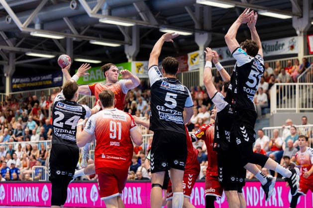 29.05.2026, 33. Spieltag der 2. Handball Bundesliga, TuSEM Essen - HSG Nordhorn-Lingen. Freiwurf von Tom Wolf (TuSEM Essen). Essen Am Hallo NRW Deutschland xRHR-FOTO DEx Copyright: DennisxEwert RHR-FOTOx RHR-FOTO DE