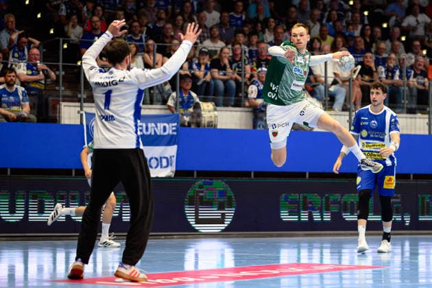 Matija Spikic (ThSV Eisenach, 01) gegem Mathias Gidsel (Fuechse Berlin, 19) im Sprung. GER, ThSV Eisenach gegen Fuechse Berlin, 1. Daikin Handballbundesliga, Handball, 30. Spieltag, Saison 2025 2026, 29.05.2026 GER, ThSV Eisenach gegen Fuechse Berlin, 1. Daikin Handballbundesliga, Handball, 30. Spieltag, Saison 2025 2026, 29.05.2026 Eisenach Copyright: xEibner-Pressefoto MartinxHerbstx EP_MHT